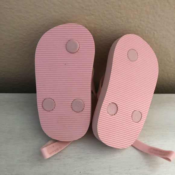 Old Navy toddler flip flops - Picture 2 of 2